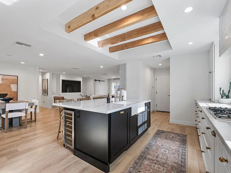 4244 N 35th Pl — Photo 9
