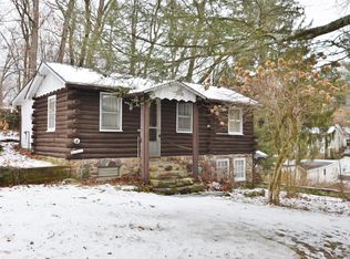 4 Acorn Trl, Oak Ridge, NJ 07438