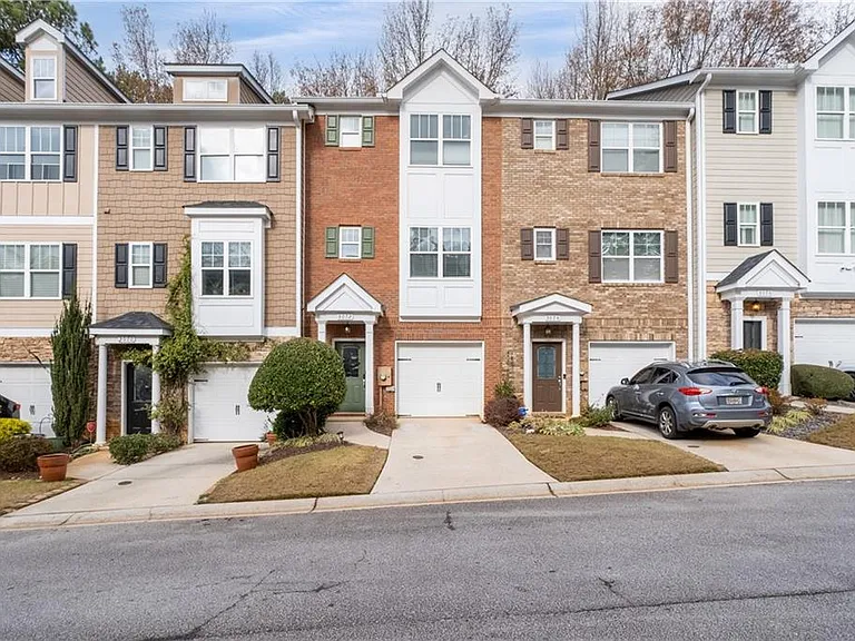 3072 Lauren Parc Rd — Photo 2