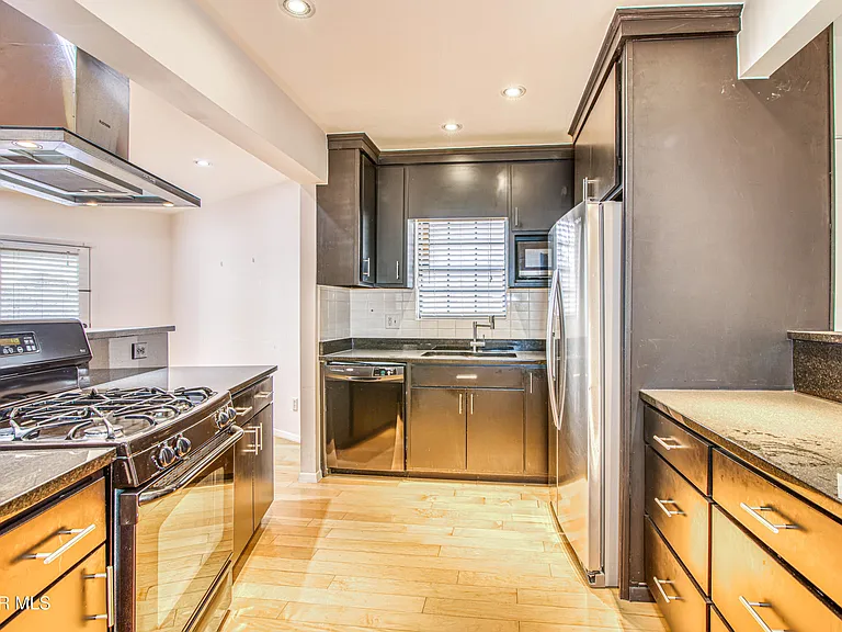 421 Irondale Dr #B — Photo 22