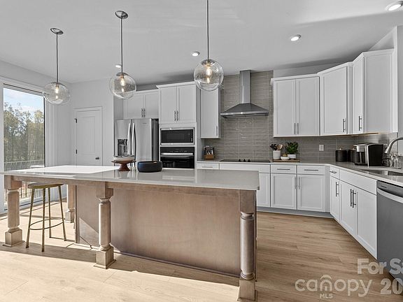 4th image of 3011 Pointe Town Dr