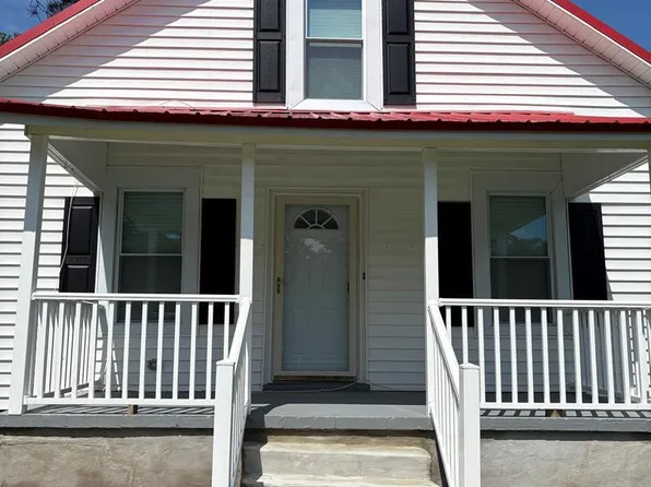 105 Woodlawn Ave, La Crosse, VA 23950