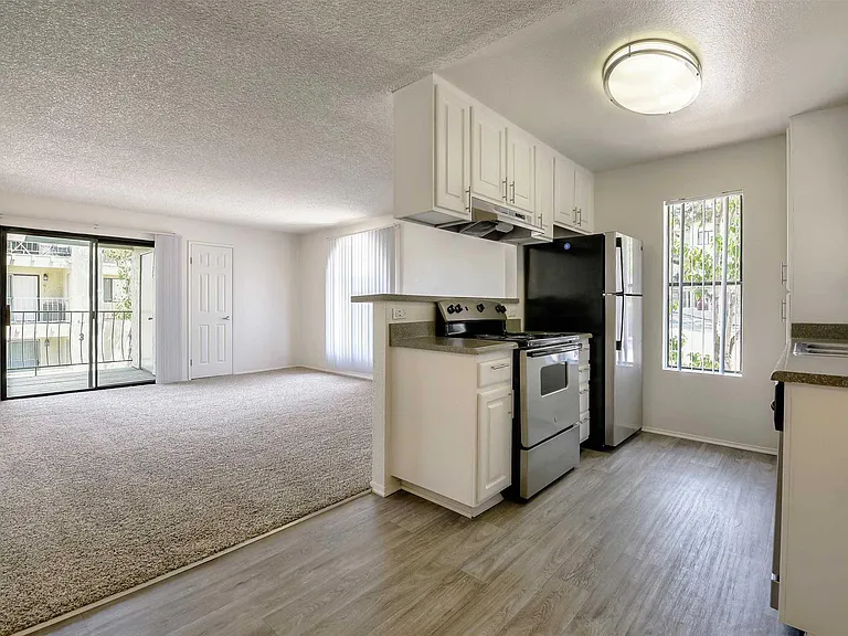Summit Apartments — Photo 13