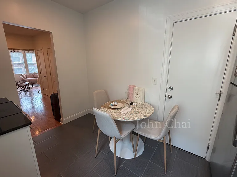 123 Sutherland Rd #E — Photo 30