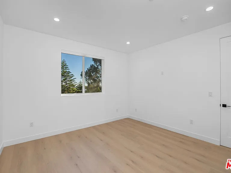 1330 Mohawk St — Photo 16