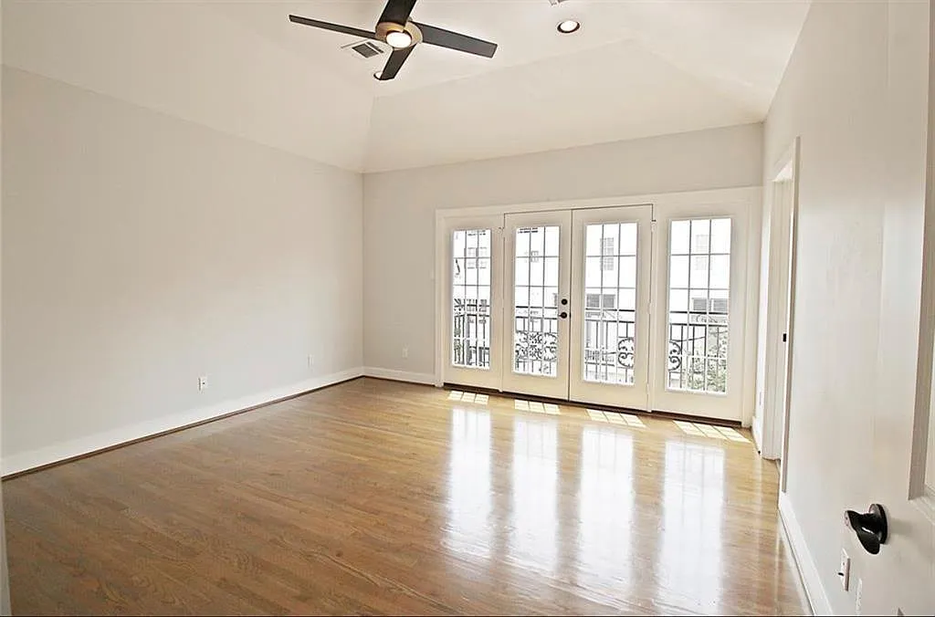 3 bed, 3.5 bath, 2590 sqft, $3,695 — Photo 3