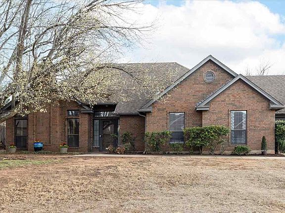 2nd image of 3005 NE Heritage Ln