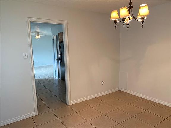 3rd image of 4325 Barnard St