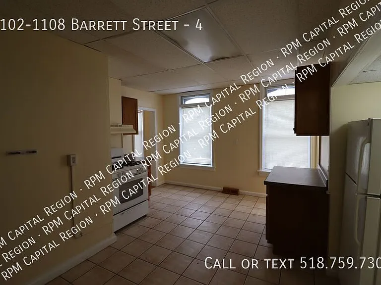 1102-1108 Barrett St #4 — Photo 2