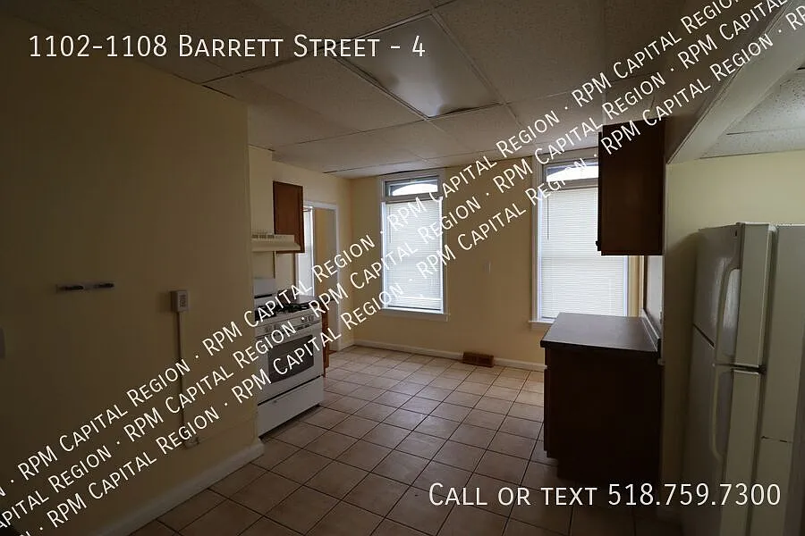 Building Photo - 1102-1108 Barrett St #4