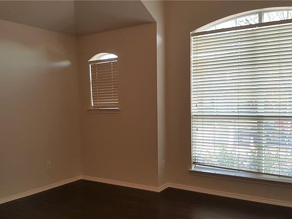 3rd image of 5809 Vista Glen Ln