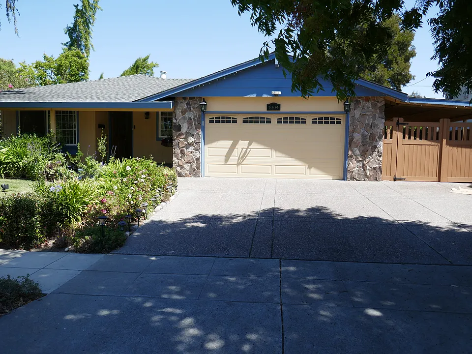1004 Marilla Ave
