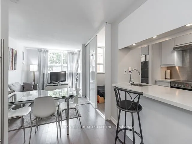 105 McCaul St #202 — Photo 3