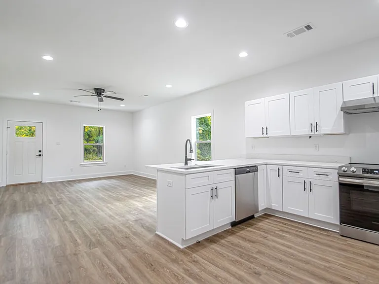 324 S Schiller St — Photo 10