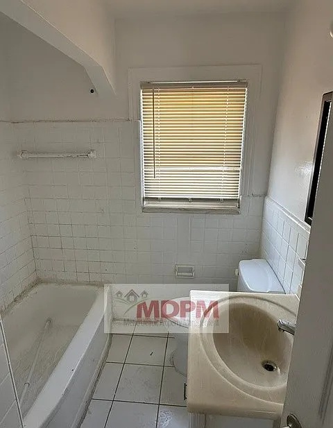 3 bed, 1.5 bath, 825 sqft, $1,050 — Photo 3