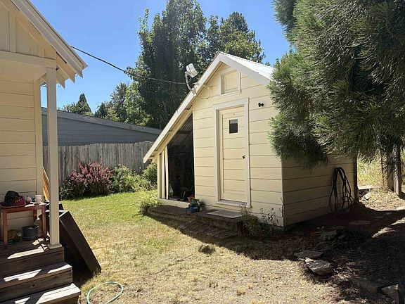 4th image of 686-688 Main St