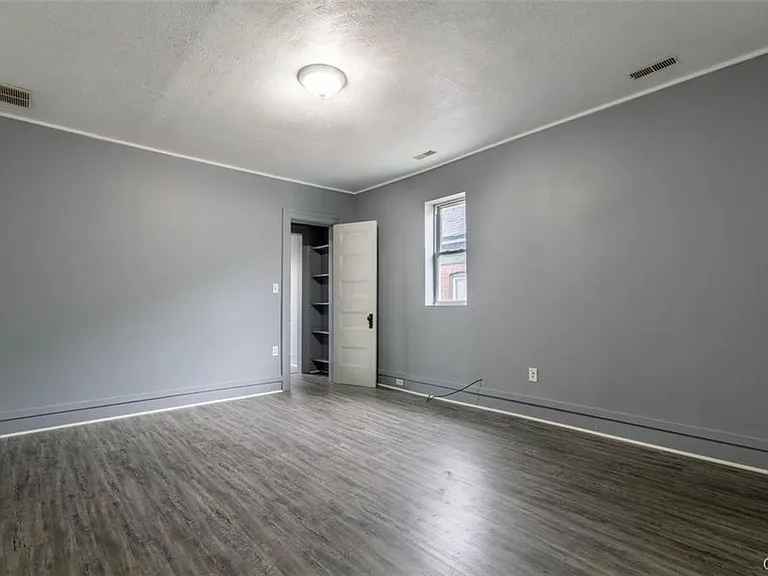 156 Sterling St — Photo 3
