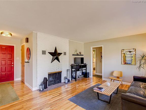 Entry to Living/Great Room