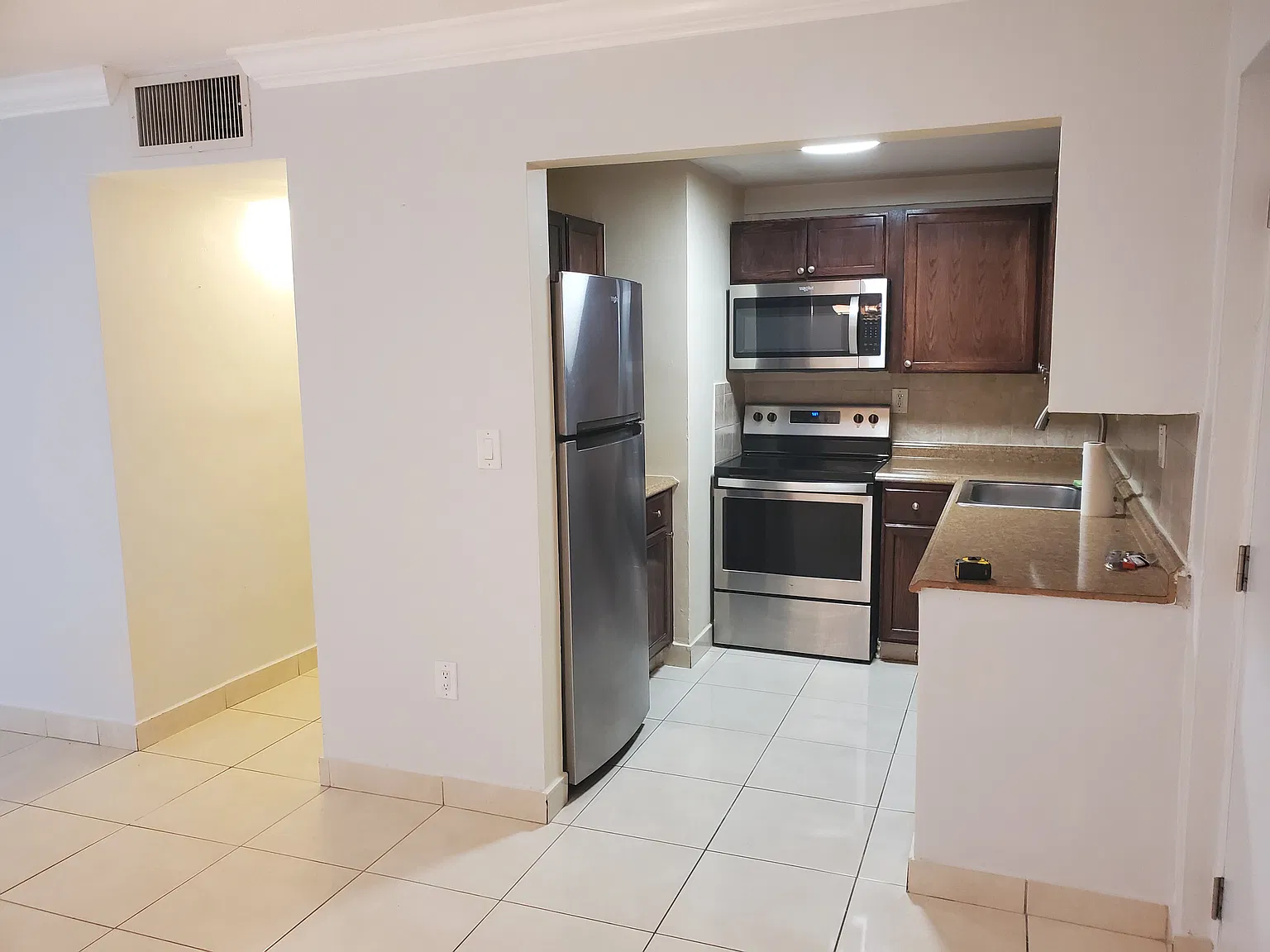 2 bed, 835 sqft, $2,250 — Photo 2