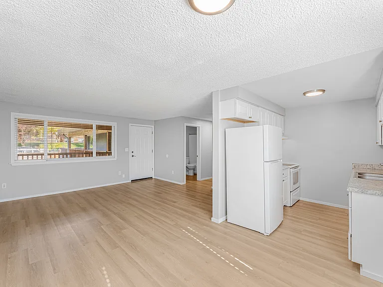 511 Avenue D #D — Photo 11