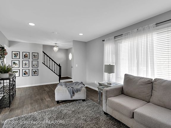 5th image of 1325 Bay Avenue