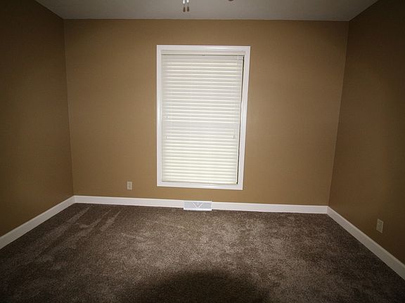 3rd image of 133 Youngridge Dr