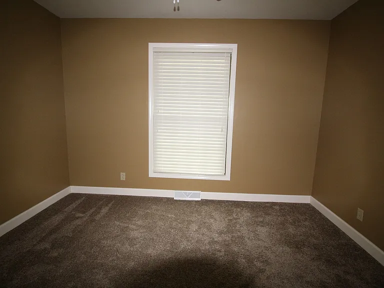 133 Youngridge Dr — Photo 9