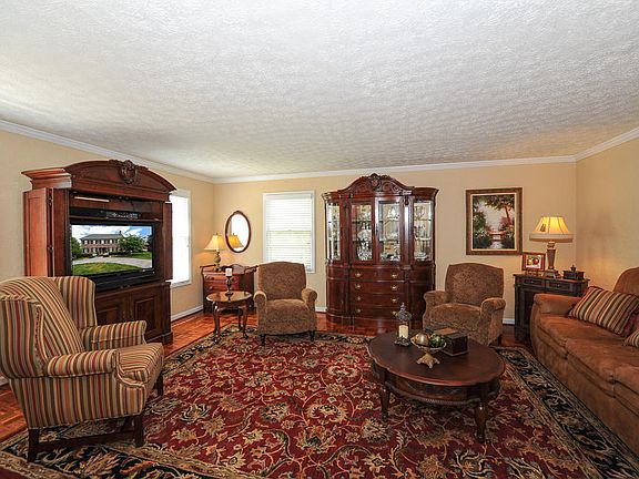 4th image of 1066 White Oak Ave