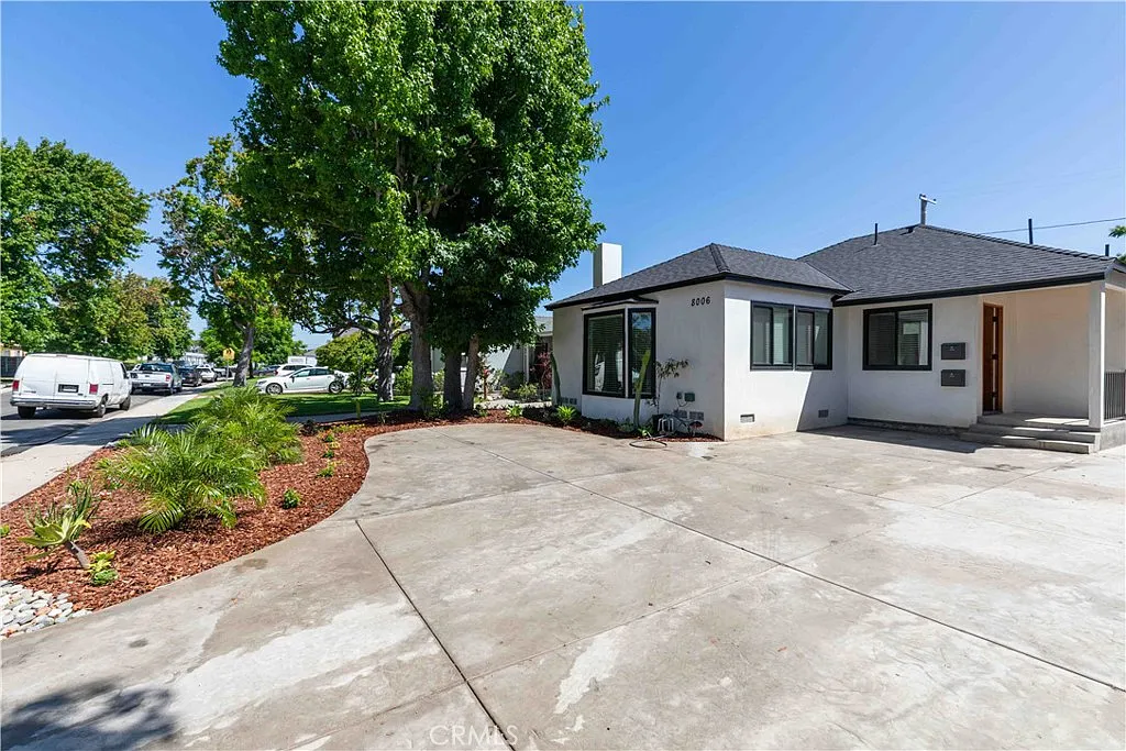 4 bed, 2.5 bath, 1800 sqft, $6,500 — Photo 1