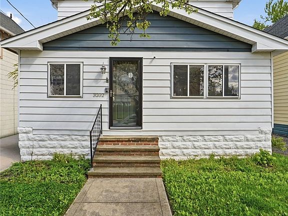 2nd image of 3202 Montclair Ave