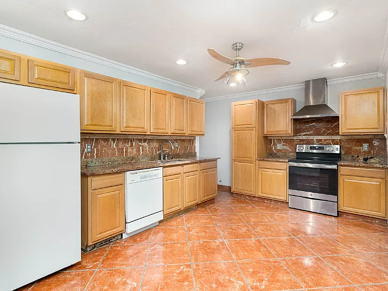 414 E Grenoble Dr — Photo 7