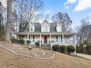 909 Georgian Point Dr, Lawrenceville, GA 30045