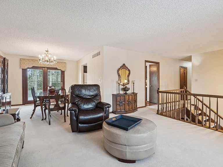 1245 Michelle Ct — Photo 10