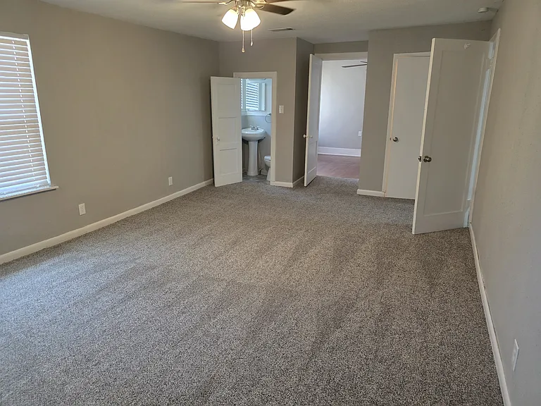 2405 Vance St — Photo 4
