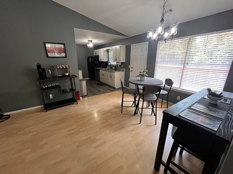 23 Murphy Dr — Photo 3