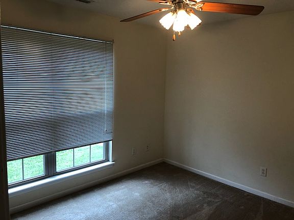 5th image of 430 Marilyn Dr APT E