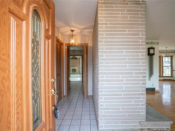 4th image of 536 Woodland Dr