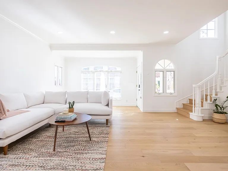 147 N Loreta Walk — Photo 4