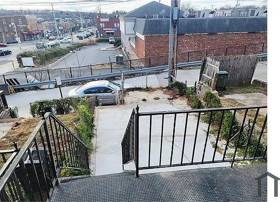 2875 Mayfield Ave — Photo 9