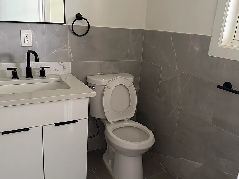 8 Green St #1 — Photo 6