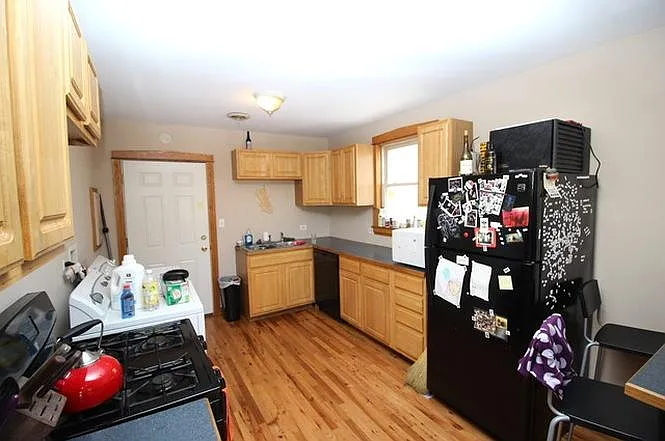 3729 S Parnell Ave — Photo 3