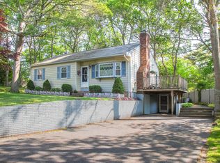 34 Edgewood Rd, Hyannis, MA 02601