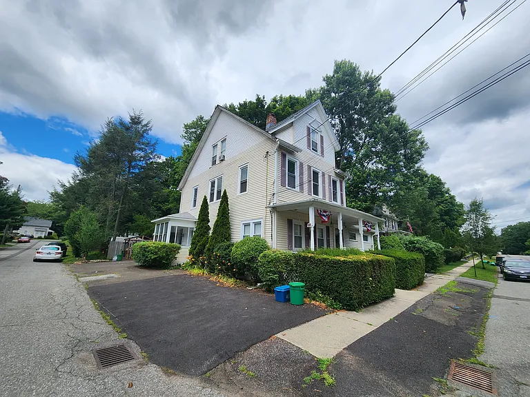 15 Lake Ave #B — Photo 2