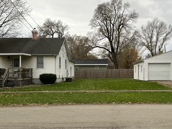 297 S Chicago Ave, Saint Anne, IL 60964