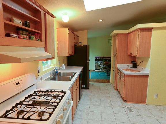 4th image of 19607 83rd Ave E