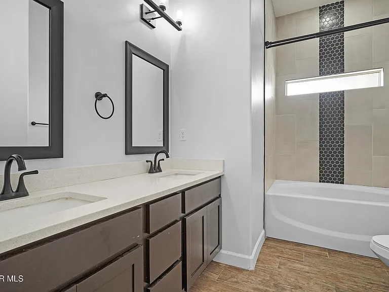 979 Airship Pl — Photo 20