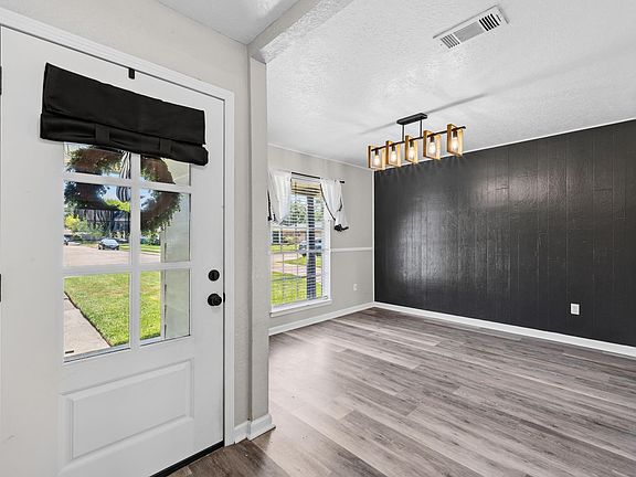 4th image of 3700 Kingsway Dr