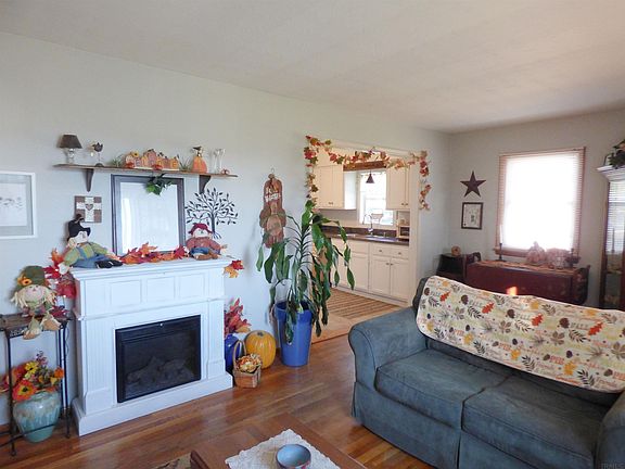 3rd image of 1619 N Iowa St