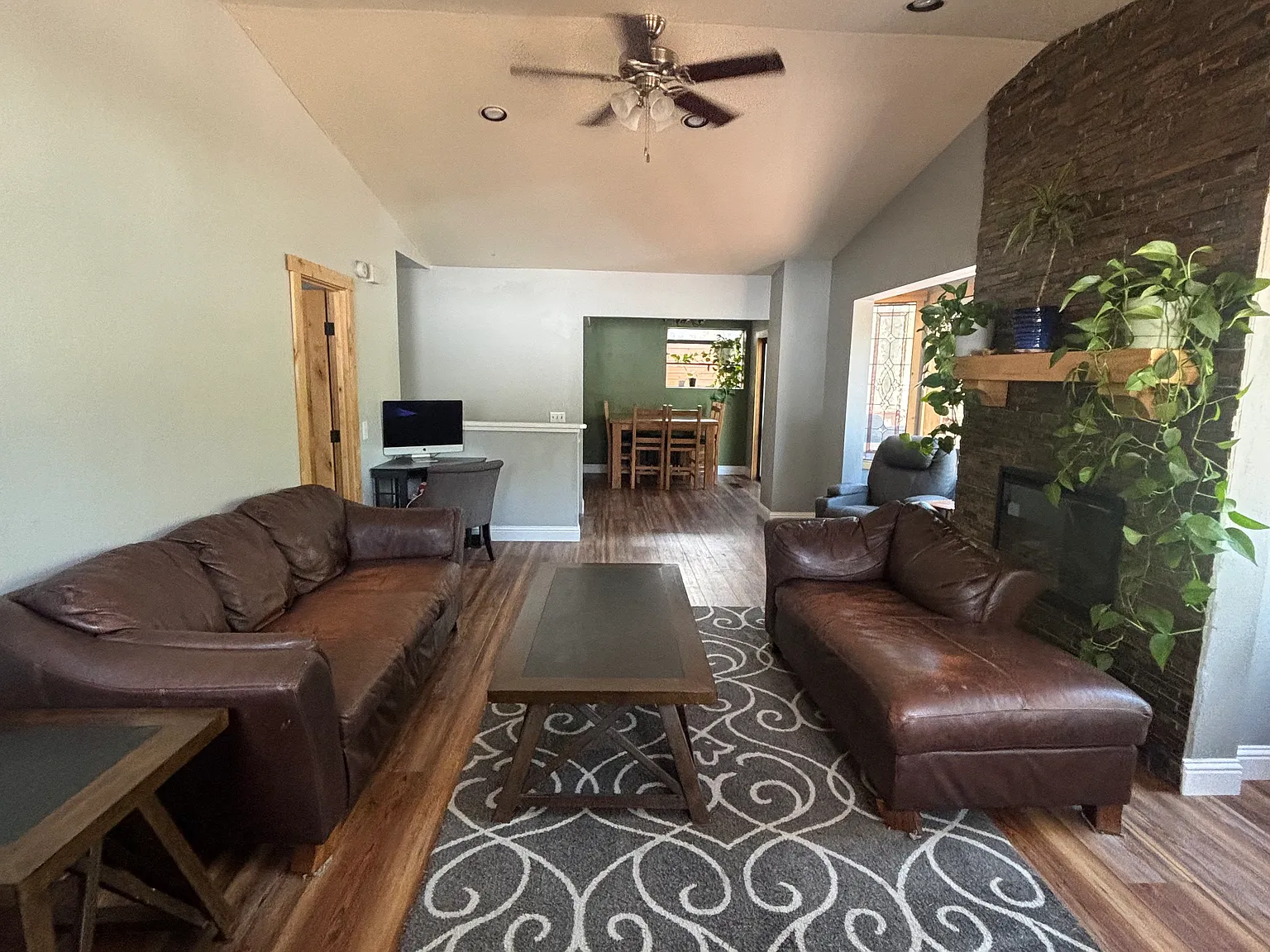 4 bed, 2300 sqft, $6,000 — Photo 3