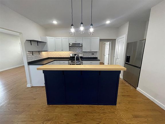 5th image of 4031 Cornelius Ave